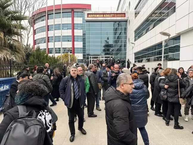İsias Oteli Davası Başladı: 72 Kişinin Hayatını Kaybettiği Depremle İlgili 11 Sanık Yargılanıyor