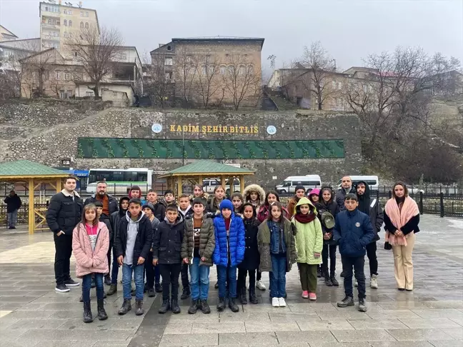 Bitlis Valiliği, İlimizi Tanıyalım Projesi ile Öğrencilere Kenti Gezdirdi