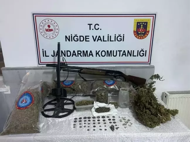 Niğde'de tarihi eser ve tüfek ele geçirildi