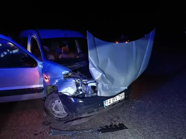 Bolu Mudurnu'da Hafif Ticari Araç Kaza Yaptı