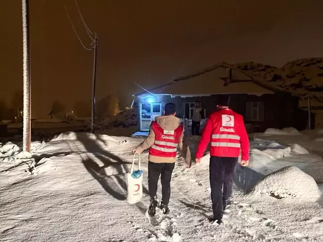 Türk Kızılay, Van'da Kış Yardımlarını Sürdürüyor