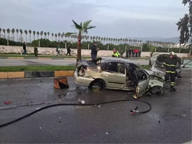 Dörtyol'da korkunç kaza: Otomobillerden biri alev aldı, 4 kişi yaralandı