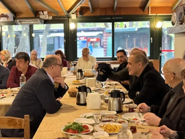Ortaca Belediye Başkanı Alim Uzundemir Emekli Askerlerle Kahvaltıda Buluştu