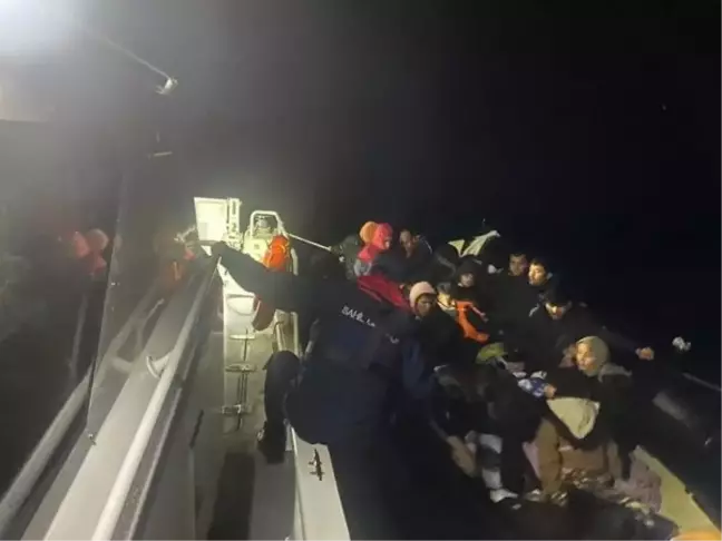 Bodrum'da Yunanistan unsurları tarafından geri itilen ve kurtarılan kaçak göçmenler