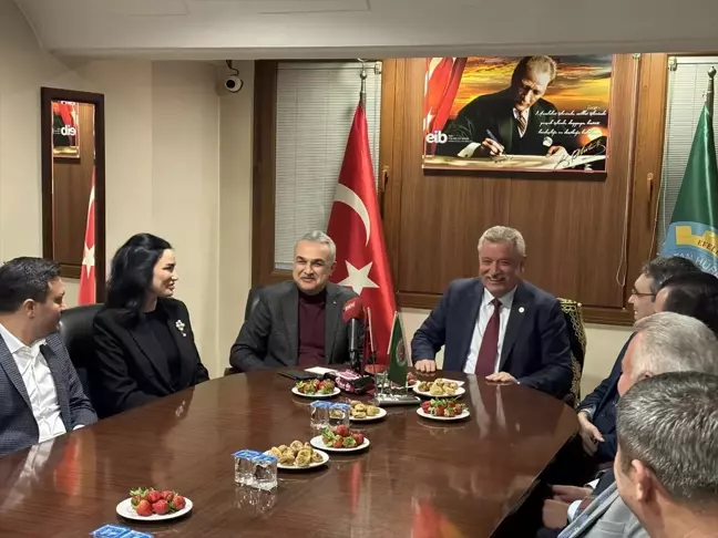AK Parti Aydın Büyükşehir Belediye Başkan Adayı Mustafa Savaş, Efeler Ziraat Odası'nı ziyaret etti