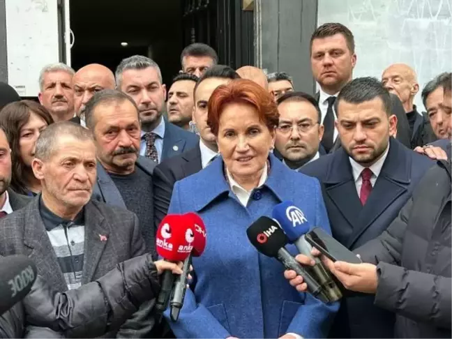 Meral Akşener, şehit Piyade Sözleşmeli Er Enis Budak'ın ailesine taziye ziyaretinde bulundu