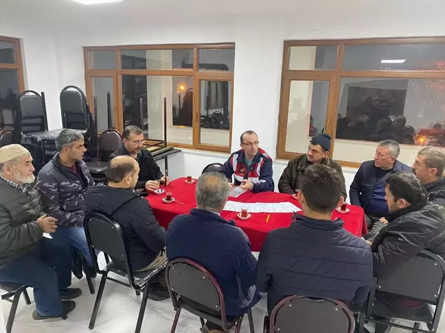 Taraklı'da Jandarma Vatandaşları Dolandırıcılığa Karşı Bilgilendirdi