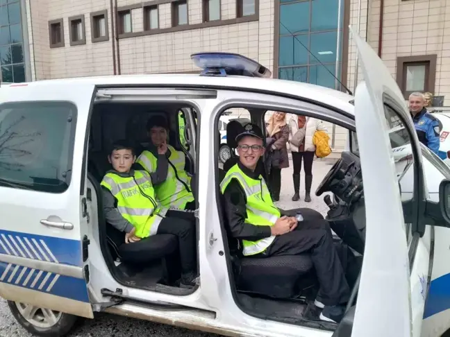 Düzce İl Emniyet Müdürlüğü, Hacı Hidayet Türkseven Özel Eğitim Uygulama Okulu öğrencilerini ağırladı