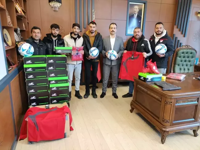 Baskil Kaymakamlığı, Baskil Gençlerbirliği Spor Kulübü'ne Malzeme Desteği Sağladı