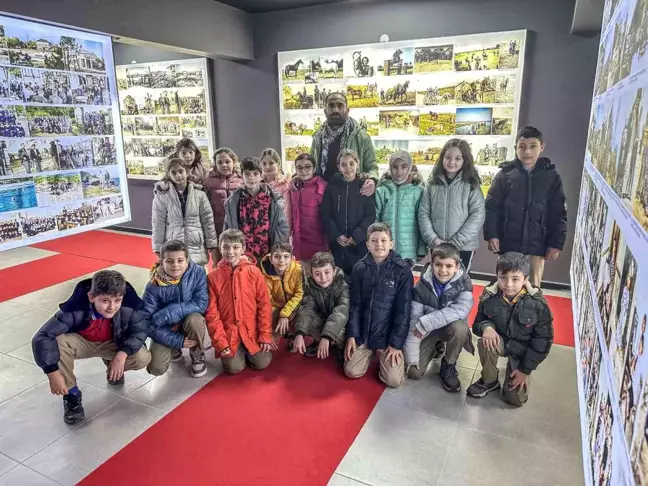 Karacabey Belediyesi tarafından 100 yıllık miras mottosuyla Tarihi Fotoğraf Galerisi açıldı