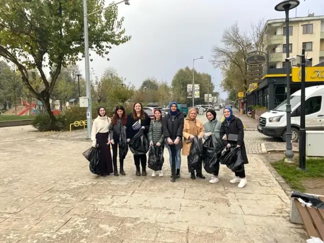 Düzce Üniversitesi İşletme Fakültesi Öğrencileri Sosyal Sorumluluk Projeleri Gerçekleştirdi