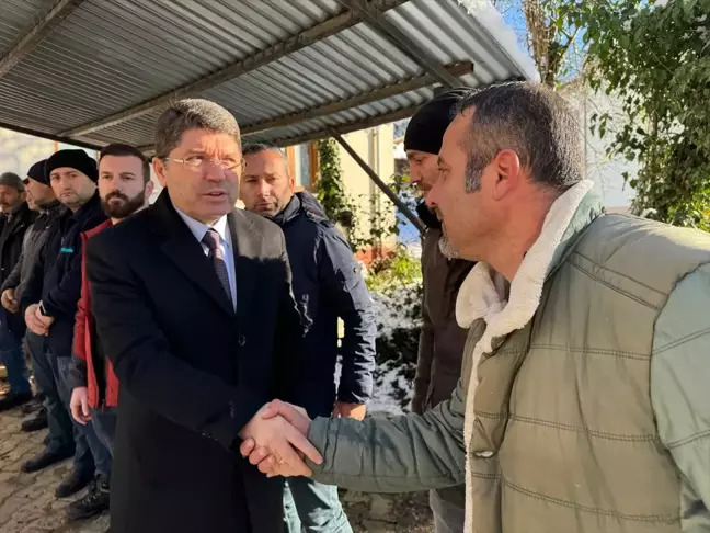 Adalet Bakanı Yılmaz Tunç, Halasının Eşi Adil Şahin'in Cenaze Törenine Katıldı