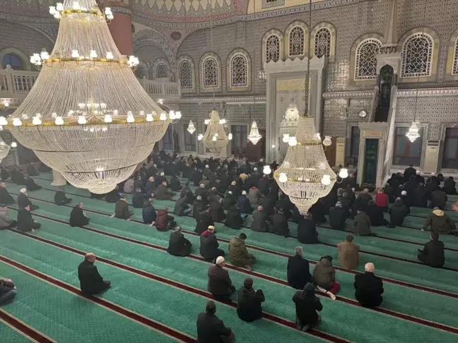 Şirinevler Ulu Camisi'nde Şehitler İçin Dua Programı Gerçekleştirildi