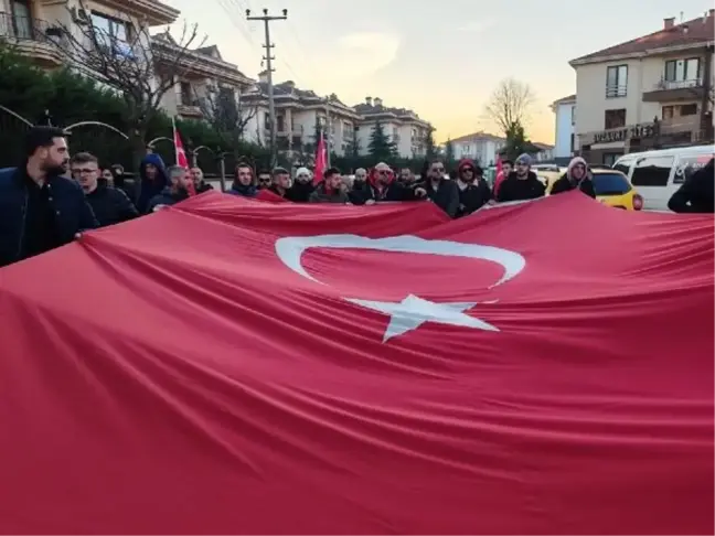 Düzce'de gençler şehitler için yürüdü