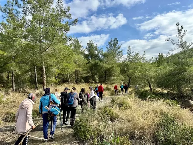 Hatay'da çevre gönüllüleri doğayı temizledi