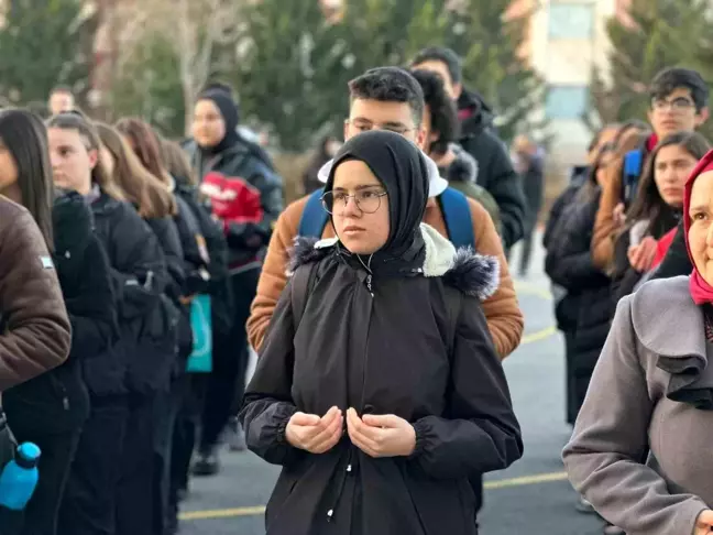 Çorum'daki okullarda şehitler için saygı duruşu yapıldı