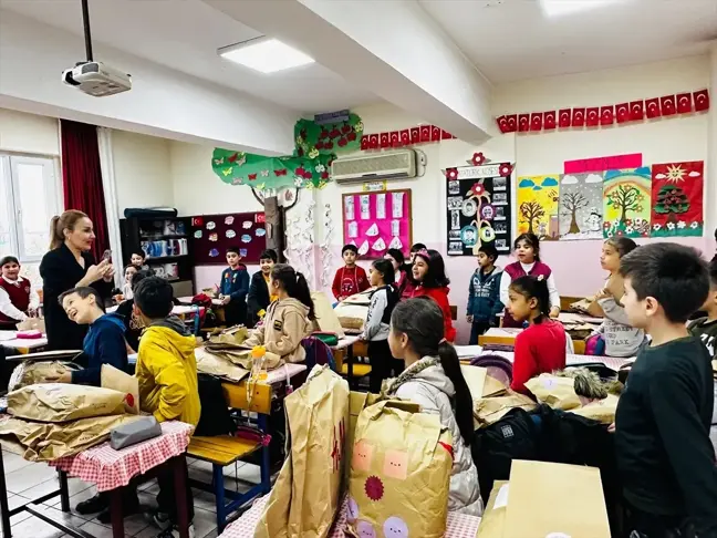 Depremzedelere Kıyafet ve Oyuncak Yardımı