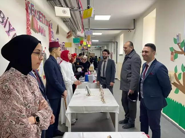Mudurnu'da lise öğrencileri okudukları kitapları sunumlarla anlattı