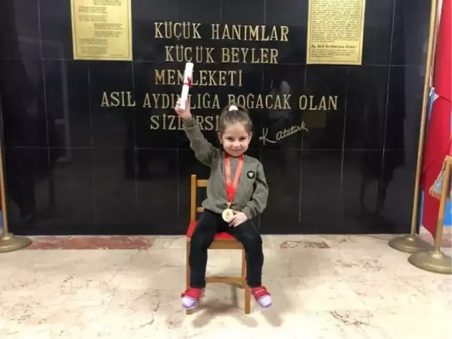 SMA Tip-2 Hastası Minik Defne'nin Karne Sevinci