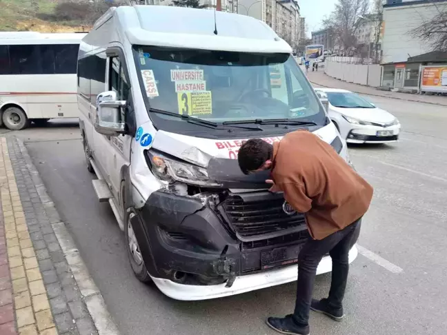 Bilecik'te minibüs ile midibüsün çarpışması sonucu 1 kişi yaralandı