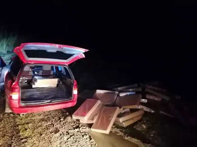Adana'da kovalamaca sonucu durdurulan otomobilde 270 bin adet dolu makaron ele geçirildi