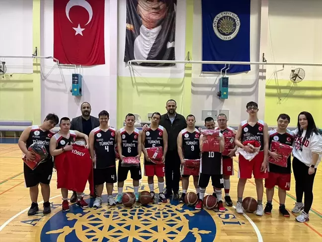 TÖSEV Başkanı Down Sendromlu Basketbol Milli Takımı'nı ziyaret etti
