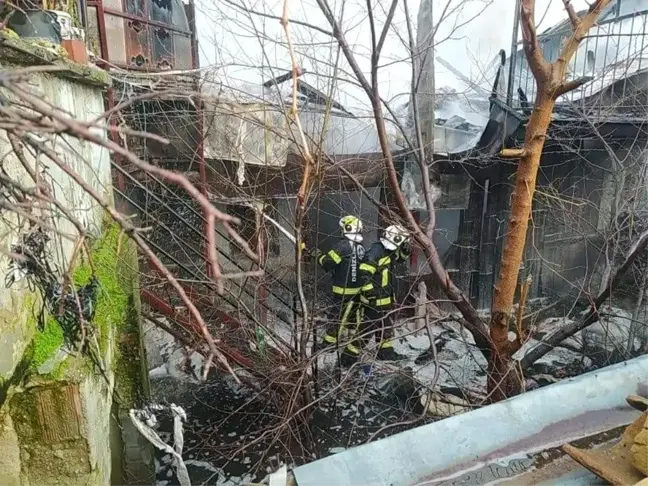 Denizli'de Anne ve Oğlunun Yaşadığı Ev Yangında Kül Oldu