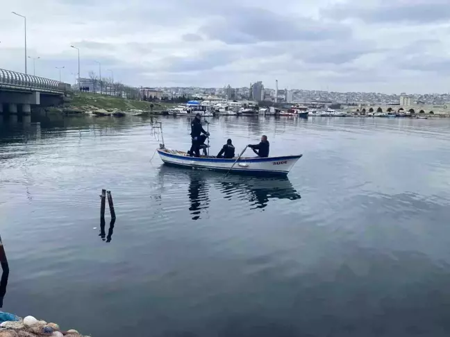 Büyükçekmece Gölü'nde Kimliği Belirsiz Erkek Cesedi Bulundu