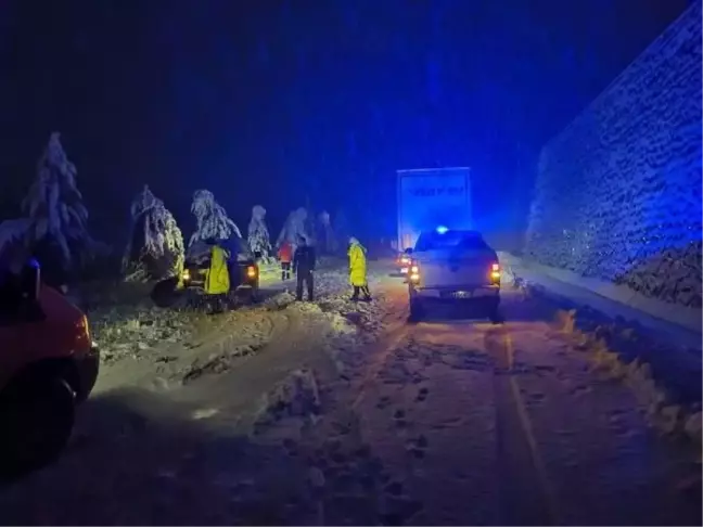 Bingöl'de Kar Yağışı ve Tipi Nedeniyle Yollar Kapandı