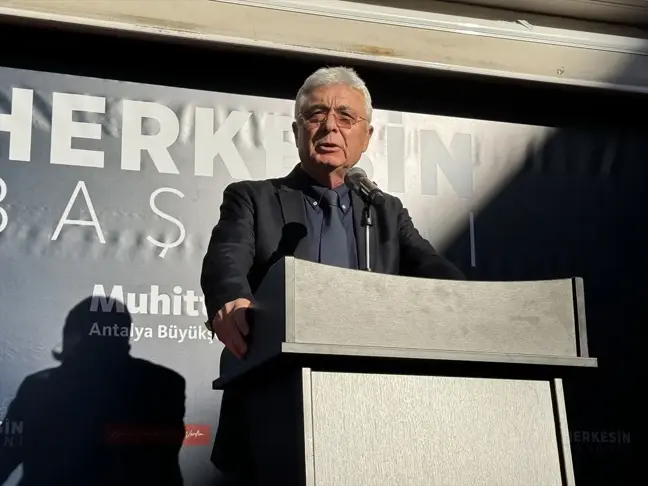 CHP Antalya Büyükşehir Belediye Başkanı Muhittin Böcek Partililer Tarafından Karşılandı
