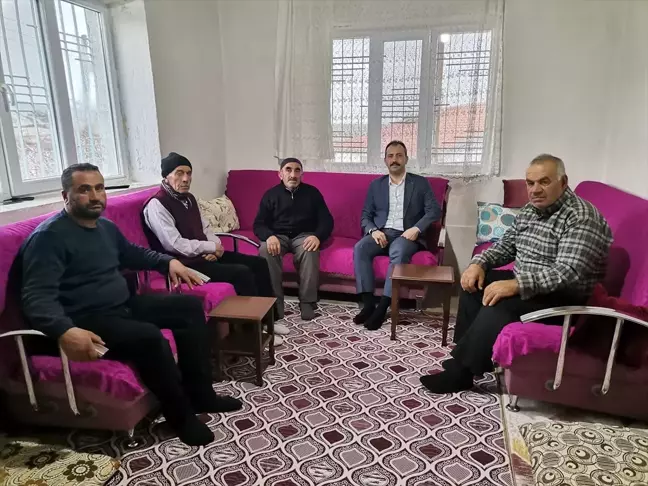 Baskil Kaymakamı, şehit uzman erbaşın ailesini ziyaret etti