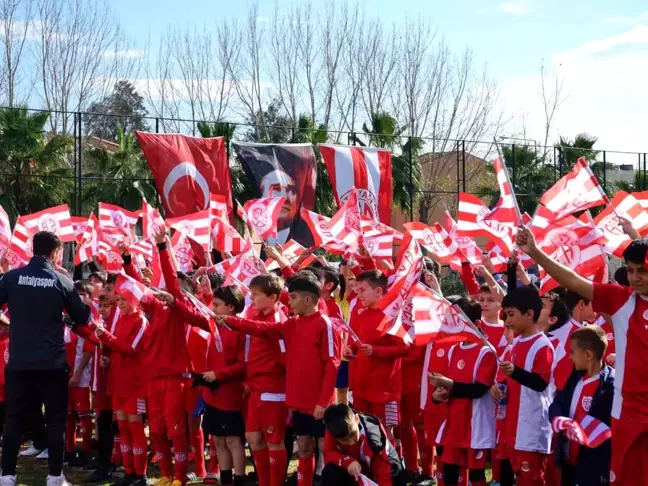 Antalyaspor Futbol Okulu Gelişim ve Kış Kampı'nda Buluştu
