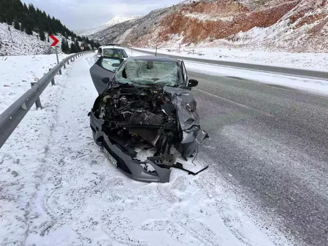 Malatya'da Otomobil Tıra Çarptı: 1 Yaralı