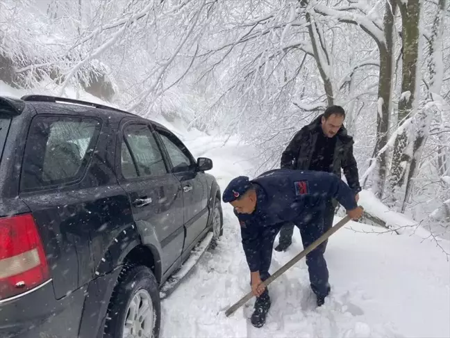 Yaylada mahsur kalan aile kurtarıldı