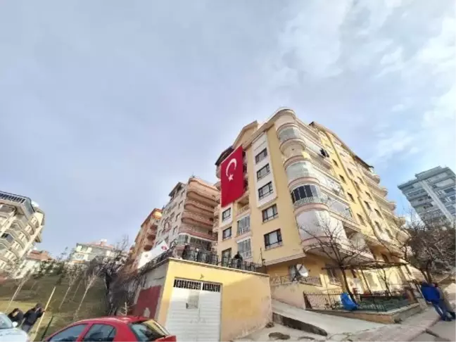Helikopter Kazasında Şehit Olan Pilotun Düğünü Cenaze Törenine Dönüştü