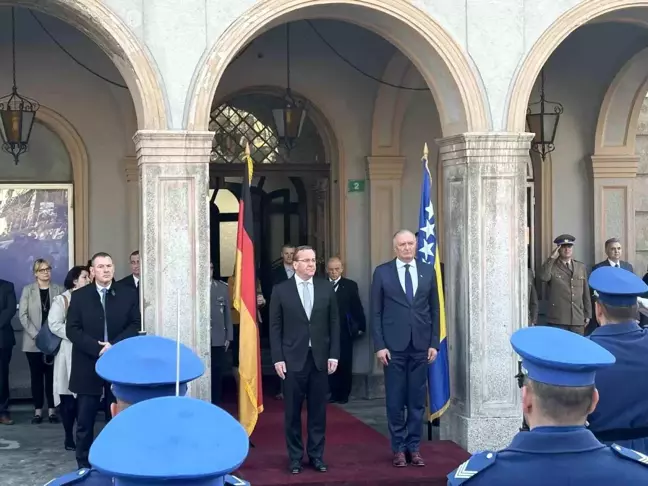 Almanya Savunma Bakanı Bosna Hersek'e geldi