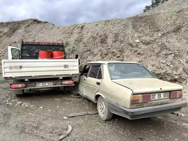 Kastamonu-Daday karayolunda otomobil ile kamyonet çarpıştı