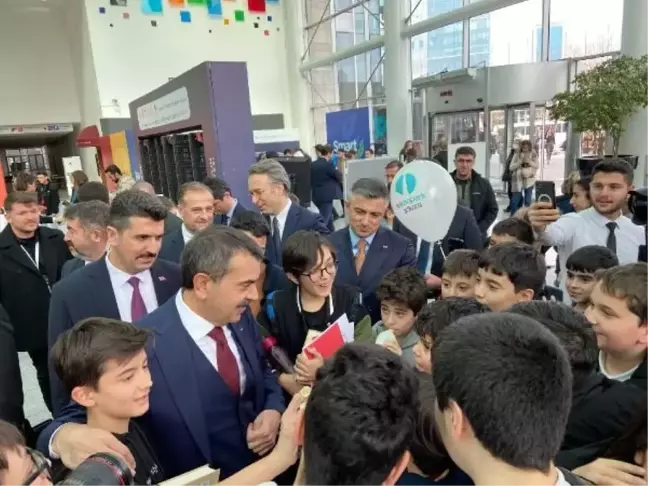 Milli Eğitim Bakanı Yusuf Tekin, 6'ncı Verimlilik ve Teknoloji Fuarı'nı ziyaret etti