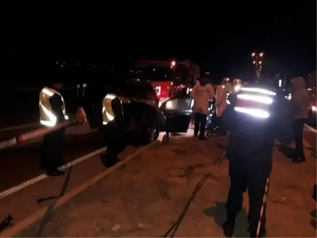 Kayseri-Ankara kara yolunda kafa kafaya çarpışan otomobillerde 2 kişi hayatını kaybetti