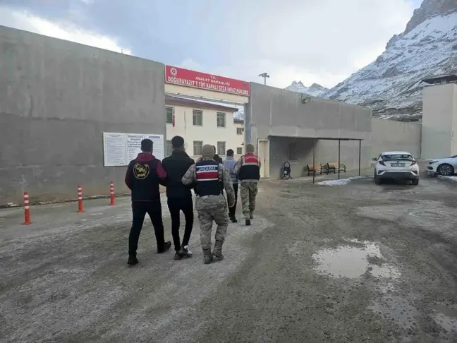 Ağrı'da 3 firari suçlu yakalandı