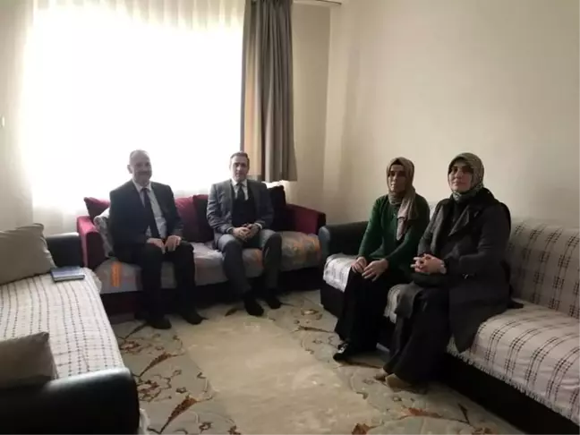 Kaymakam İlyas Memiş, depremzede vatandaşları evlerinde ziyaret etti