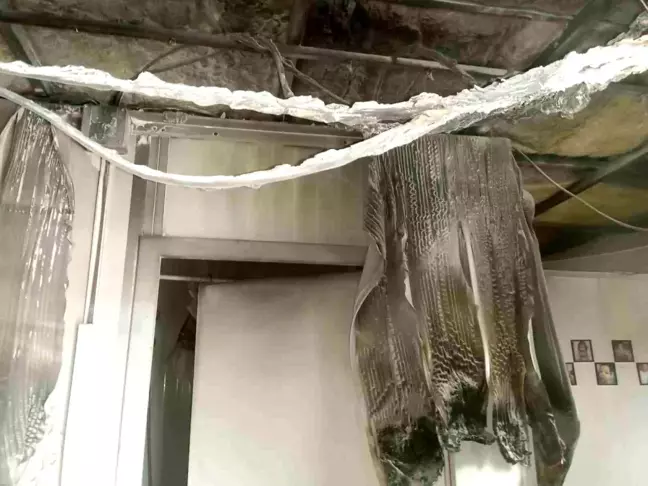 Antakya'da konteyner yangını itfaiye ekipleri tarafından söndürüldü