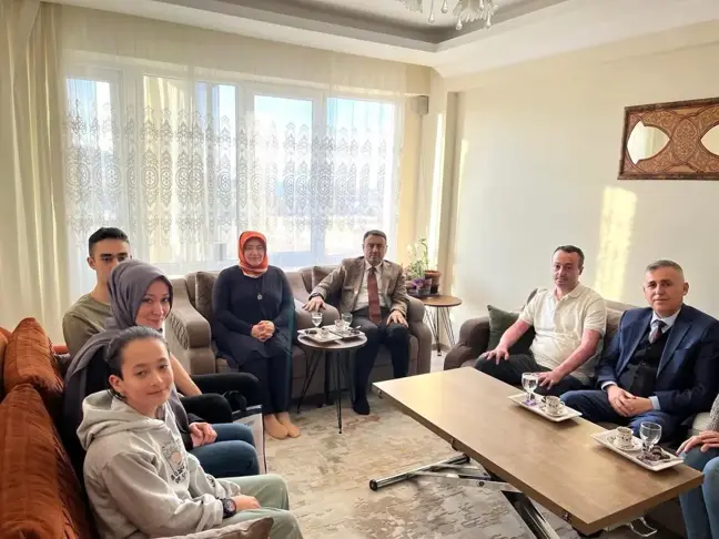 Kütahya Valisi Musa Işın, yangın yaralısını ziyaret etti