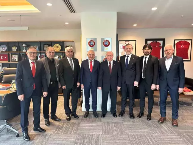 Bursaspor Başkanı Sinan Bür ve yönetimi TFF Başkanı Mehmet Büyükekşi'yi ziyaret etti
