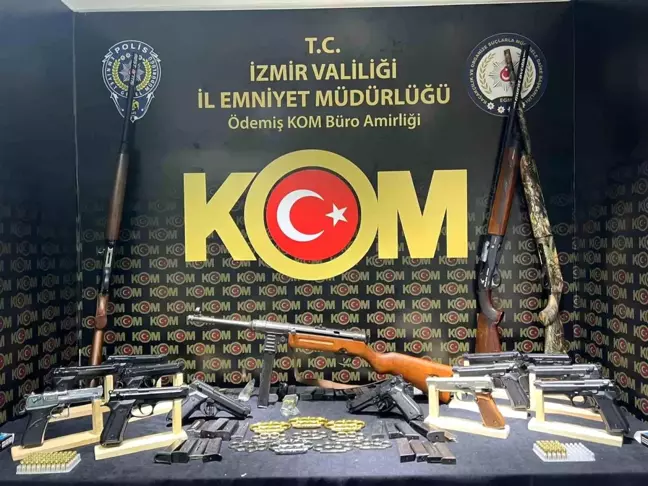 İzmir'de Ruhsatsız Silah Operasyonu: 5 Gözaltı