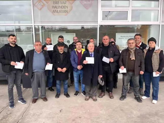 Balıkçı Kenan ve Gazeteciler Depremzedelere Yardım Yaptı