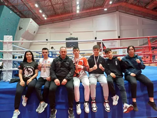 Düzceli Sporcular Karadeniz Bölge Muay Thai Şampiyonasında 6 Madalya Kazandı