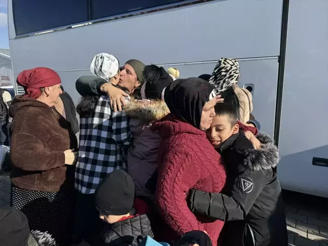 Elazığ'da misafir edilen Ahıska Türkü aileler Bitlis'e gönderildi
