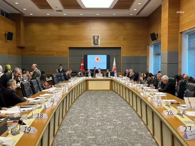 Emeklilere bayram ikramiyesi 3 bin liraya yükseltildi
