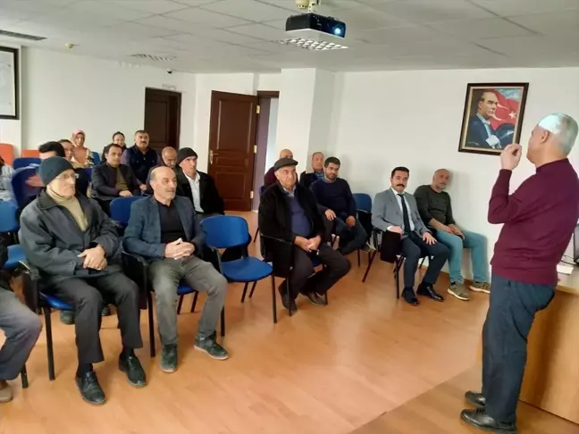 Malatya'da çiftçilere kayısı yetiştiriciliği ve zirai mücadele eğitimi verildi